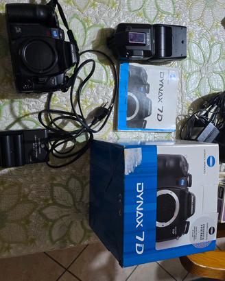 Minolta Dynax 7D Digital con flash