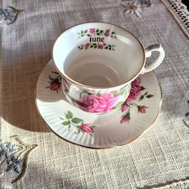 Tazzina  "Flower of the Month" Royal Albert