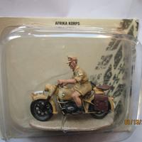 soldati in motocicletta