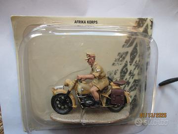 soldati in motocicletta