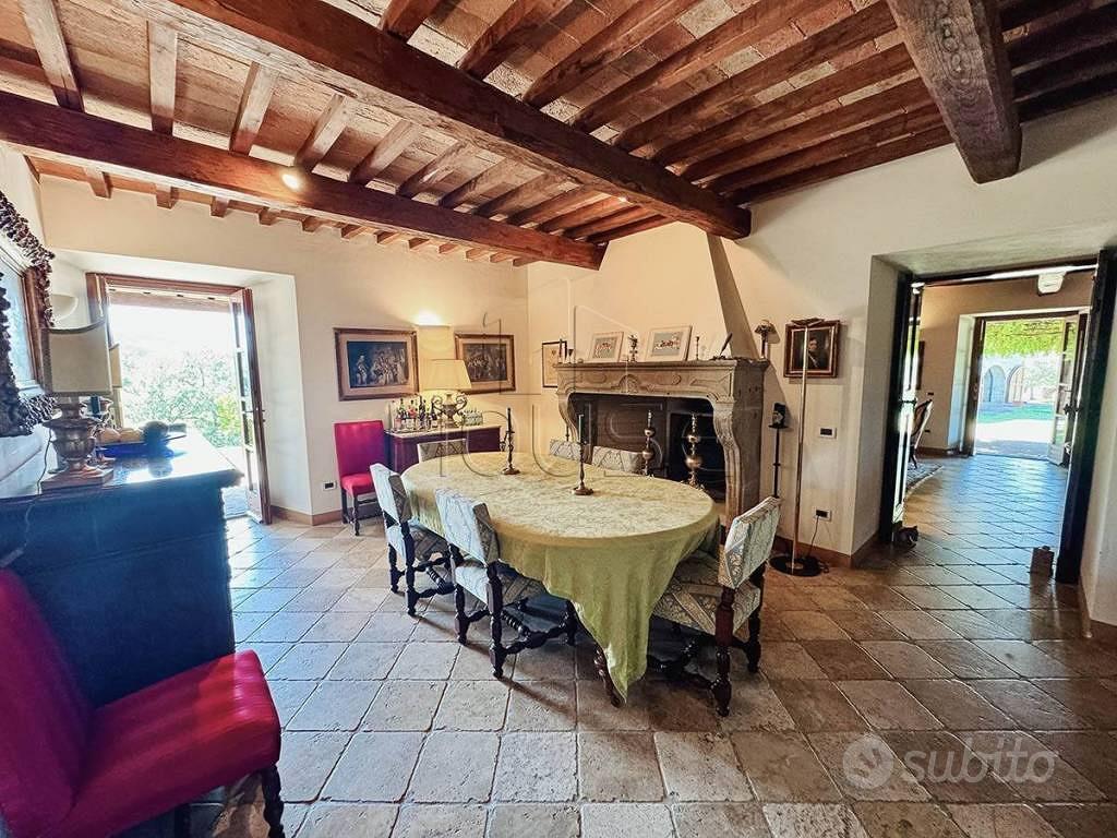 Rustico / Casale di 540 m² con 5 locali e box auto - Vista 2