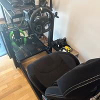 Sim racing cockpit in profilati con base motore