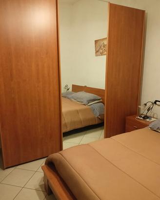 Camera matrimoniale color ciliegio 