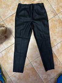Pantaloni neri effetto pelle OVS Tg. 42