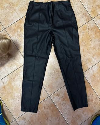 Pantaloni neri effetto pelle OVS Tg. 42