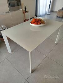 Tavolo moderno in vetro temperato