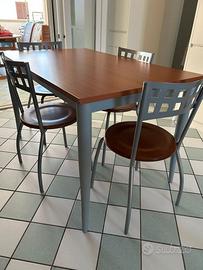 tavolo con 4 sedie