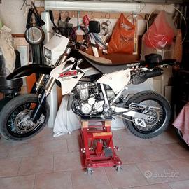 SUZUKI drz400sm