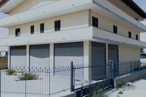 Terreno con fabbricato 3 piani a Lago Patria