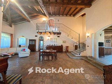 DUCATONA PRESTIGIOSA VILLA UNIFAMILIARE CON PARCO