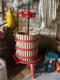 Torchio da vino in legno