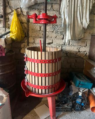 Torchio da vino in legno