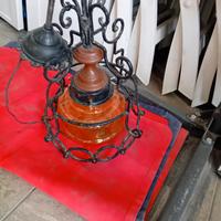 lampadario in ferro battuto e vetro