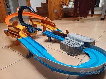 Pista monster truck  hot wheels 