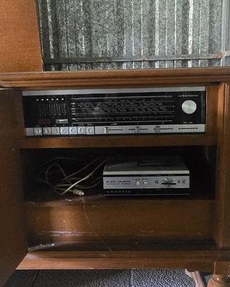 Mobile radio la vintage anni 60