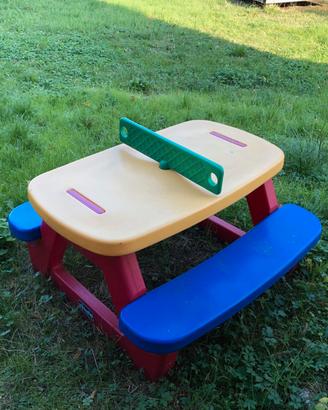 Tavolo con ping pong per bambini
