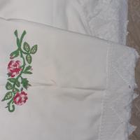 Coperta ricamata a mano con tramezzi uncinetto