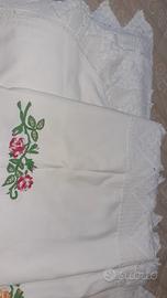 Coperta ricamata a mano con tramezzi uncinetto