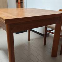 Tavolo quadrato in legno allungabile