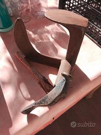 Attrezzi da calzolaio martello e battisuola