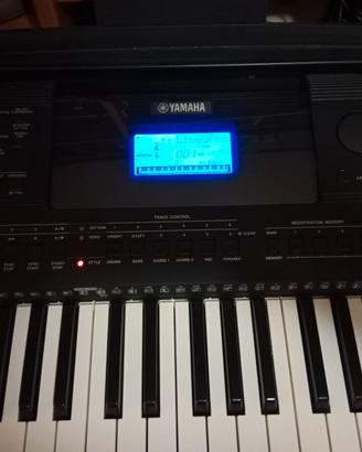 Tastiera Yamaha PSR EW400 76 tasti semipesati