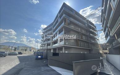 Appartamento panoramico in parco di recente costru