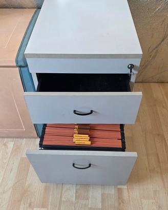 Cassettiera con archivio e chiave