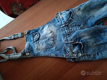 salopette di jeans 