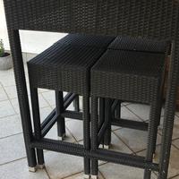 Tavolo con sgabelli da esterno