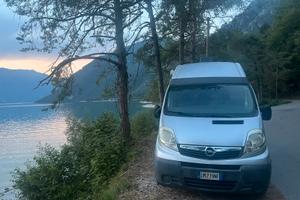 Opel vivaro tetto alto camperizzato