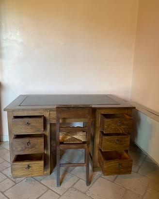 Scrivania in legno massello con sedia