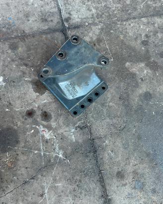 Supporto scatola sterzo iveco stralis 450 2010
