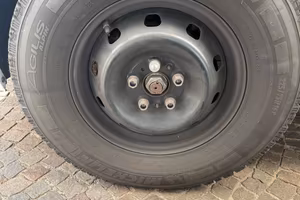 Gomme termiche per camper con cerchi e copricerchi