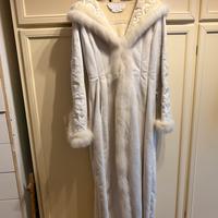Mantella -cappotto con cappuccio con ricamii