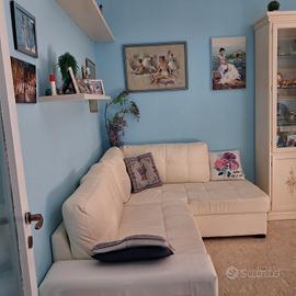 divano angolare bianco 