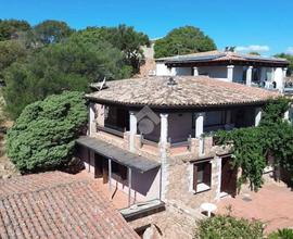 VILLA A SCHIERA A LOIRI PORTO SAN PAOLO