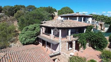 VILLA A SCHIERA A LOIRI PORTO SAN PAOLO