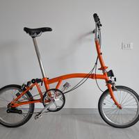 Bicicletta Brompton pieghevole supercompatta