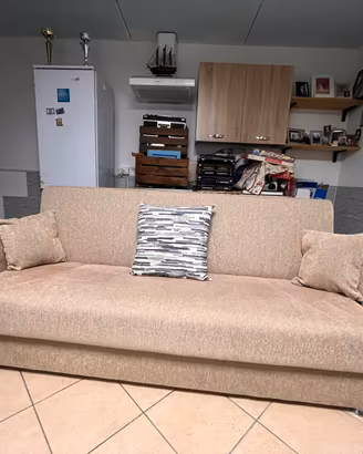 Divano 2 Posti Beige - Cuscini Nuovi
