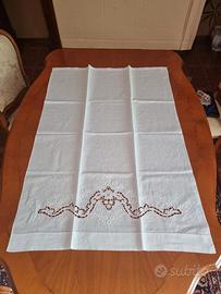 asciugamano ricamato a intaglio 