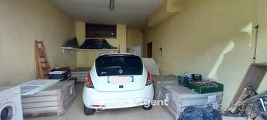 FABBRICATO D'ANGOLO UNIFAMILIARE