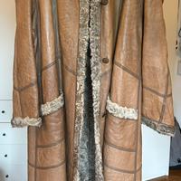 Pelliccia cappotto in persiano con colbacco