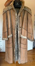 Pelliccia cappotto in persiano con colbacco