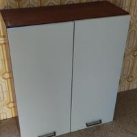 Cucina armadietti piano cottura pensili