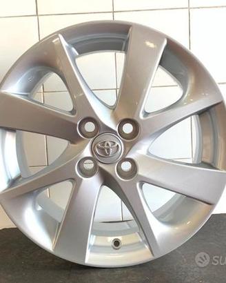 Cerchi in lega originali toyota yaris r16
