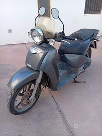Aprilia scarabeo 200 cc.