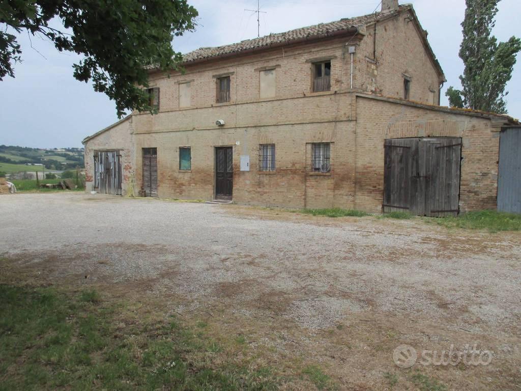 Rustico / Casale di 500 m² con più di 5 locali e b - Vista 2
