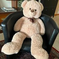 Orso gigante di peluche