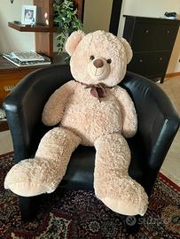 Orso gigante di peluche