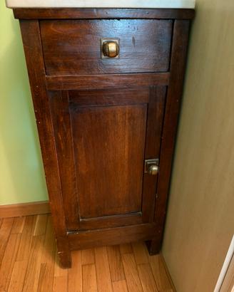 Coppia di comodini in legno e piano in marmo
